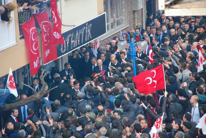 MHP LİDERi DEVLET BAHÇELİ AKHİSARLILAR İLE BULUŞTU